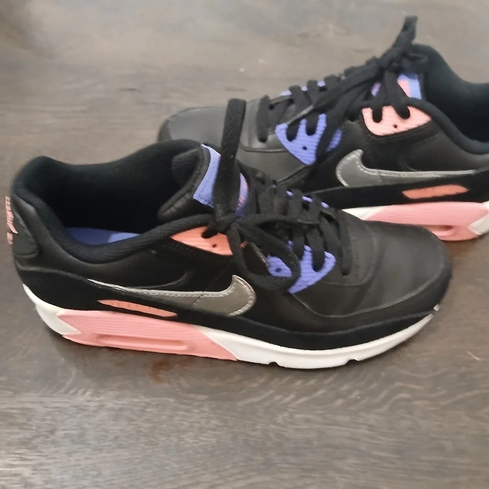 Nike Air Max 90 Leather GS Black Sunset Pulse Size:7Y Girls Sneakers